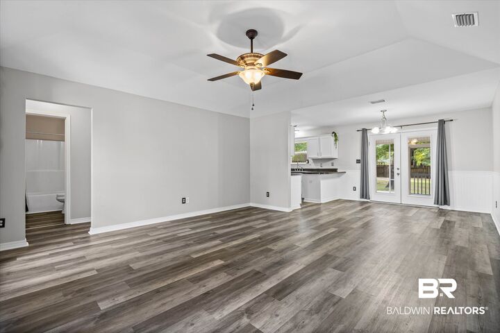 Property Photo: 5175 E Taylor Woods Loop AL 36587