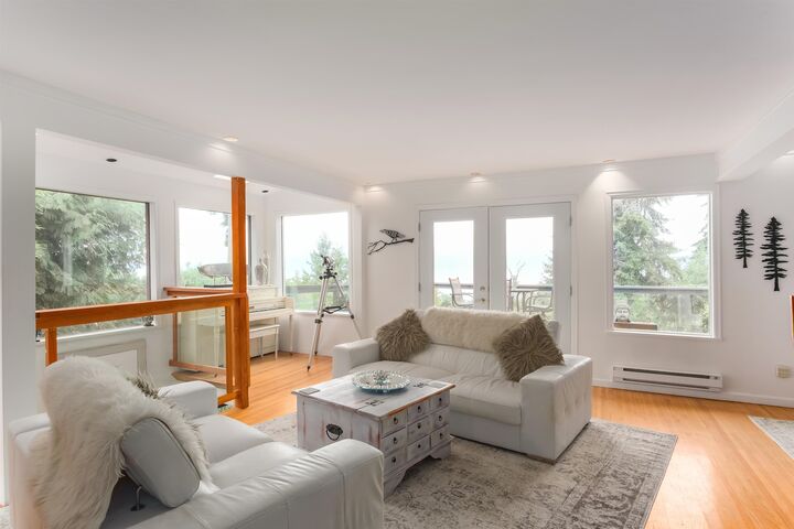 Property Photo: 20 Oceanview Road BC V0N 2E0