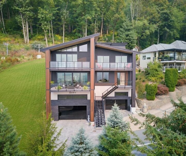 Property Photo:  36228 Sandringham Drive 4  BC V3G 2M5 