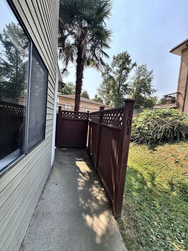 Property Photo: 7131 133A Street 101 BC V3W 8A1
