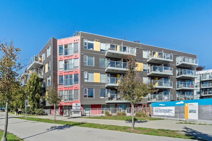417 Great Northern Way 613 — photo 1