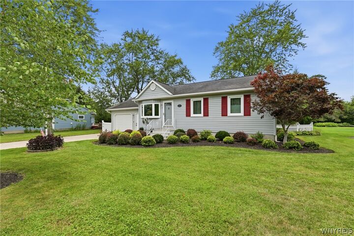 Property Photo:  624 Alt Boulevard  NY 14072 
