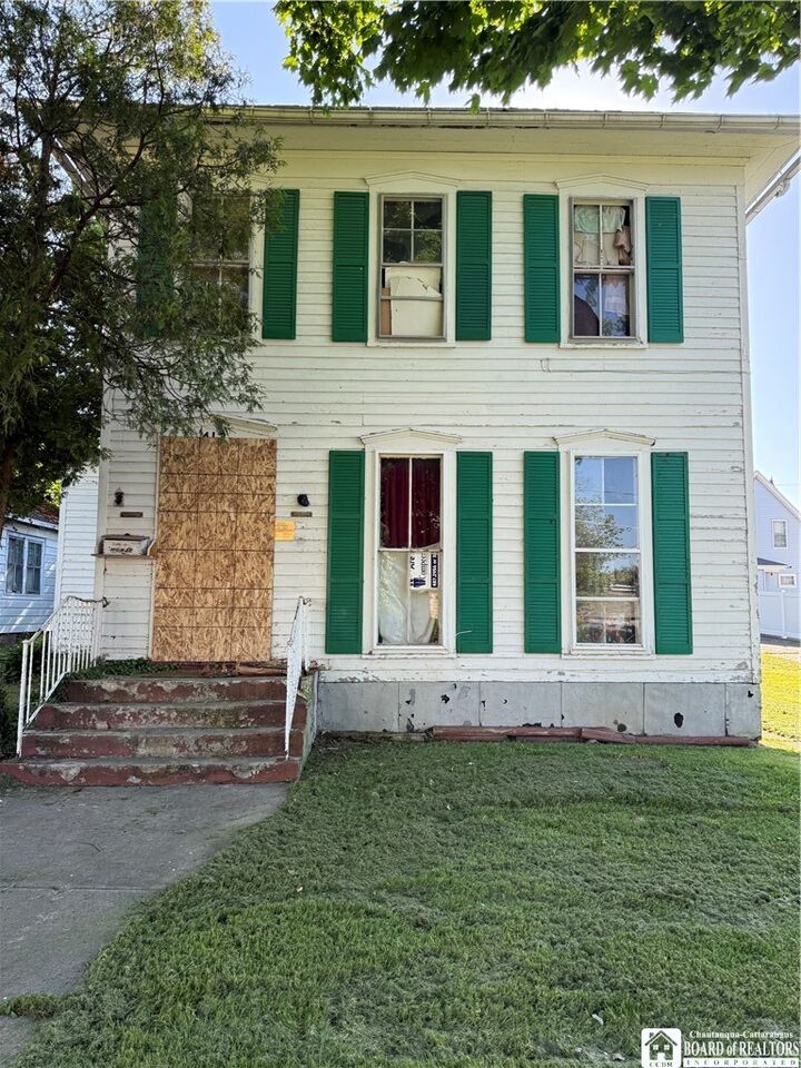 Property Photo:  413 Swan Street  NY 14048 