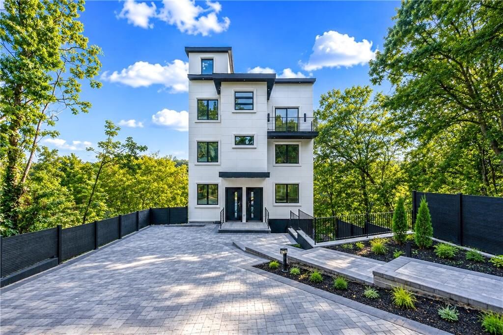 Property Photo:  20 Creston Place  NY 10304 