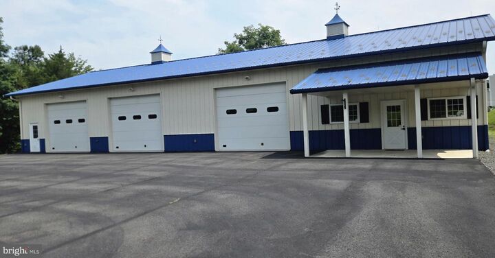 Property Photo: 20070 Gleedsville Road VA 20175