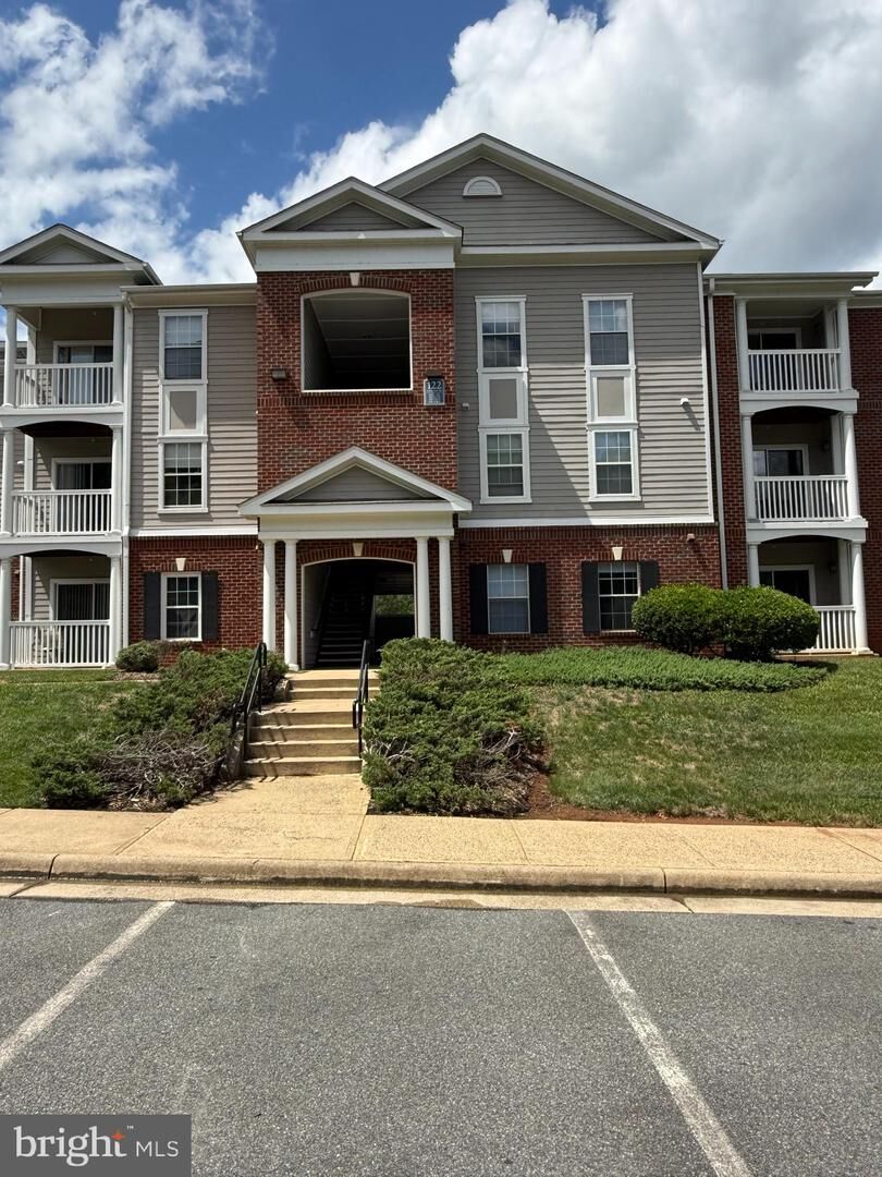 Property Photo:  122 Yellowstone Drive 206  VA 22903 