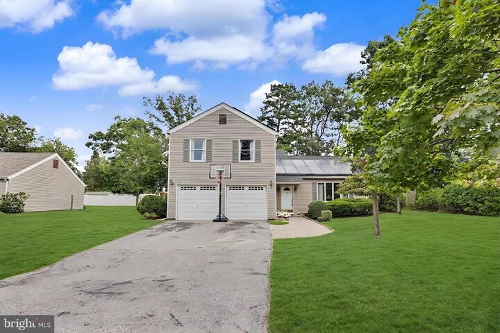 Property Photo:  1005 Eastwind Avenue  NJ 08753 