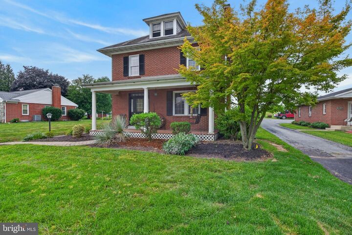 Property Photo:  832 Village Road  PA 17602 