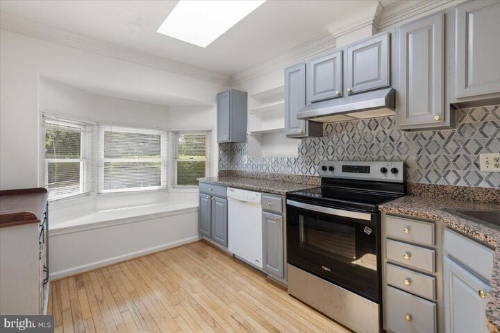 Property Photo: 202 S Cherry Street VA 22042