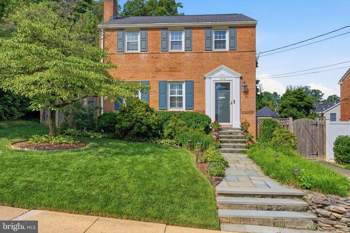 Property Photo:  1016 N Larrimore Street  VA 22205 