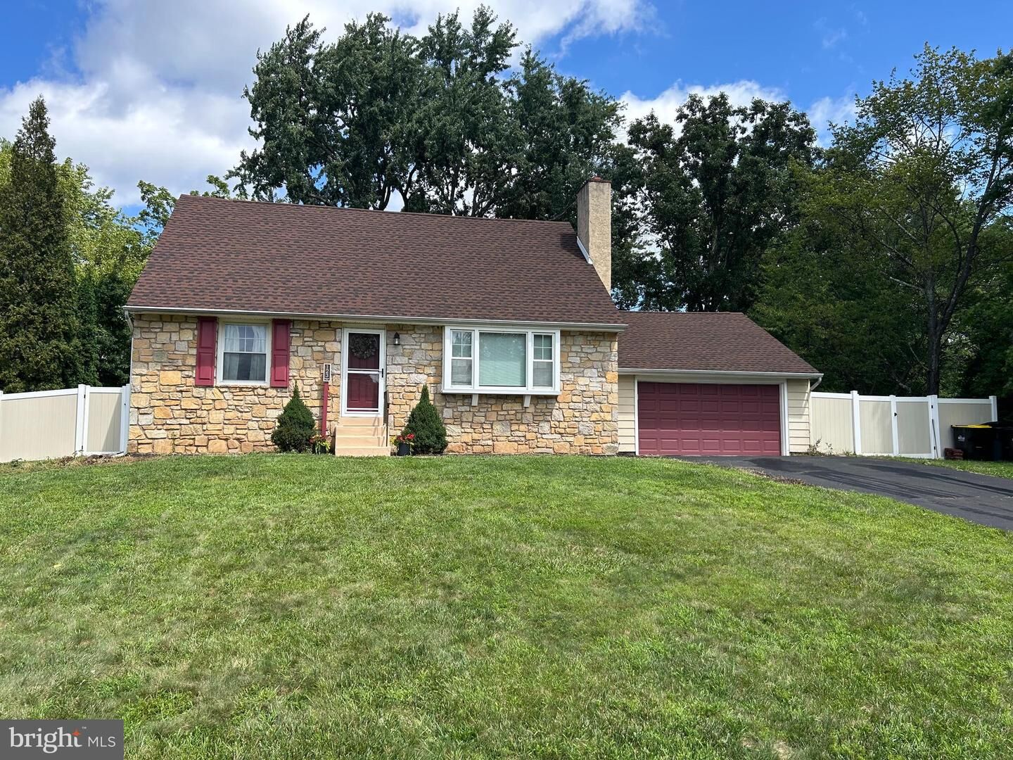 Property Photo:  123 Hampshire Drive  PA 18914 