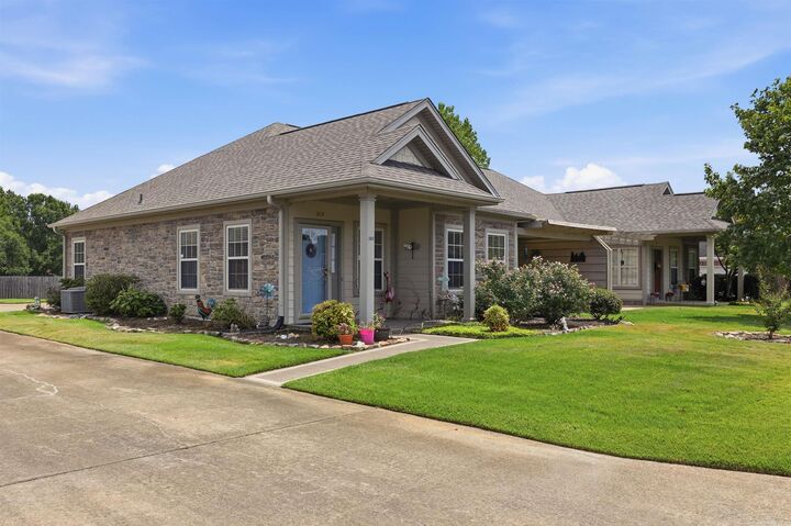 Property Photo: 203 Stagecoach Village AR 72210