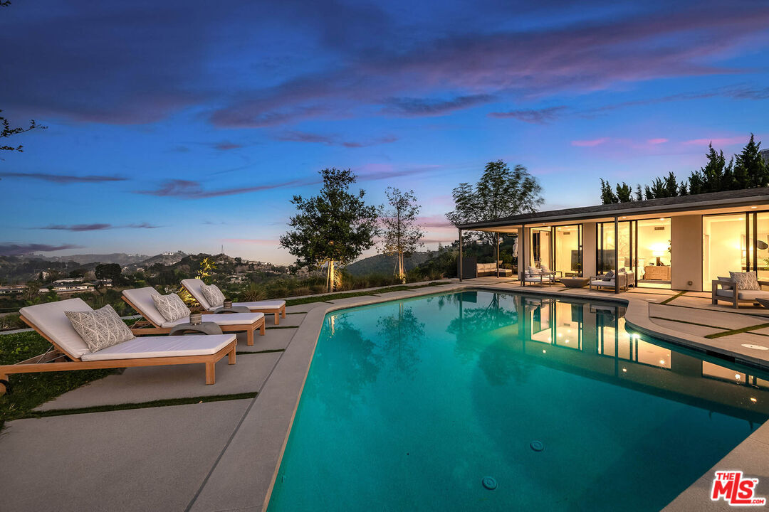 Property Photo: 8545 Charl Ln CA 90046