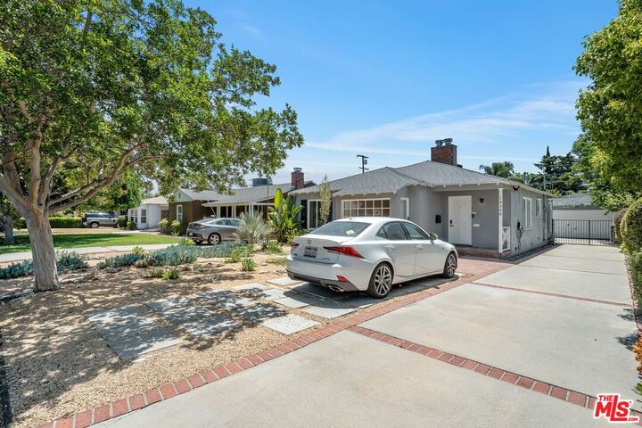 Property Photo:  14348 Collins St  CA 91401 
