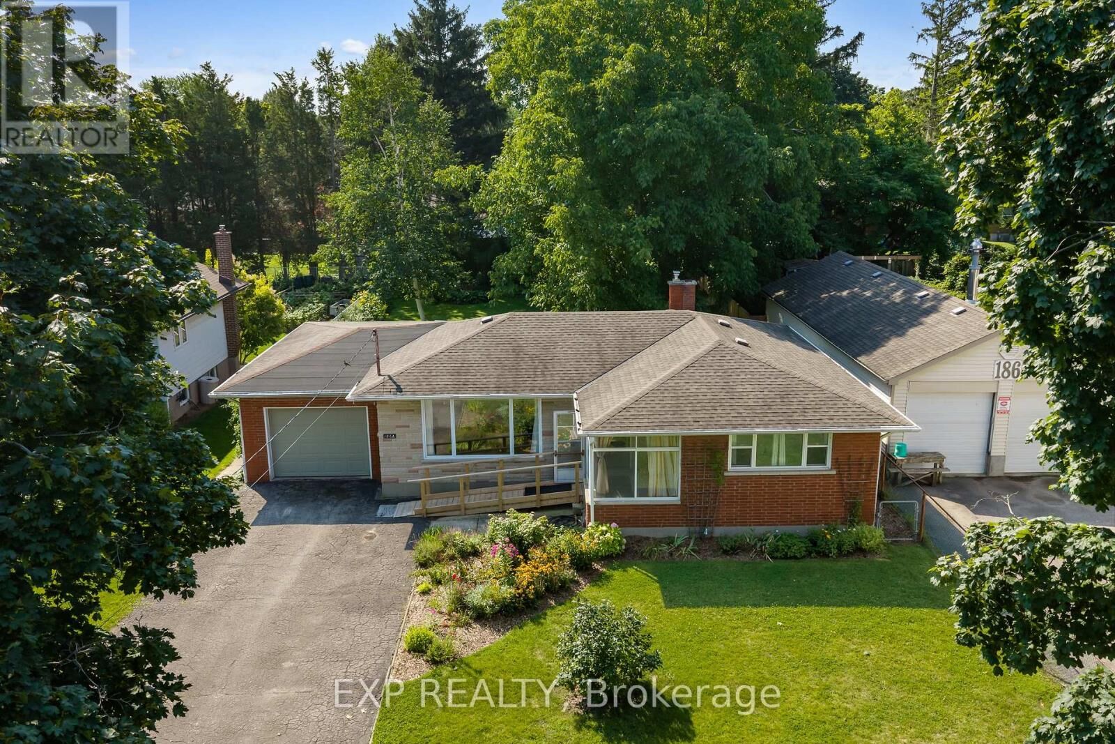 Property Photo:  186A Lakeshore Road  ON L2N 2V3 