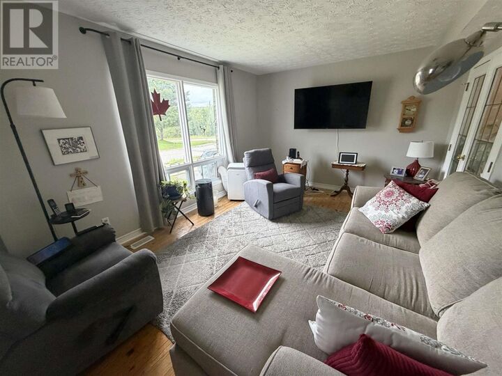 Property Photo:  3 Stewart Cres  ON P5A 3C3 