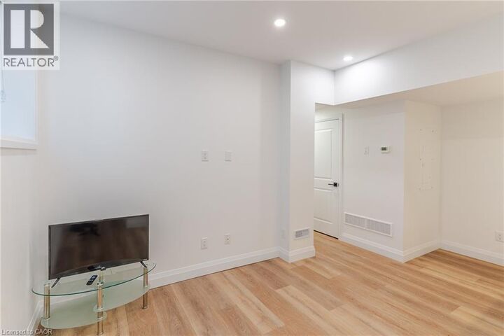 Property Photo:  825 Stirling Avenue South 4  ON N2M 3K4 
