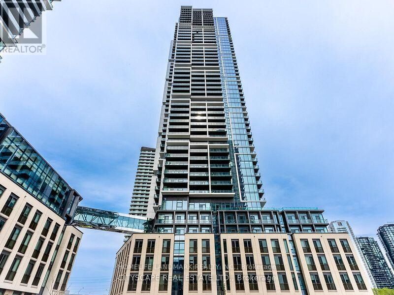 Property Photo:  7890 Jane Street 1812  ON L4K 0K9 