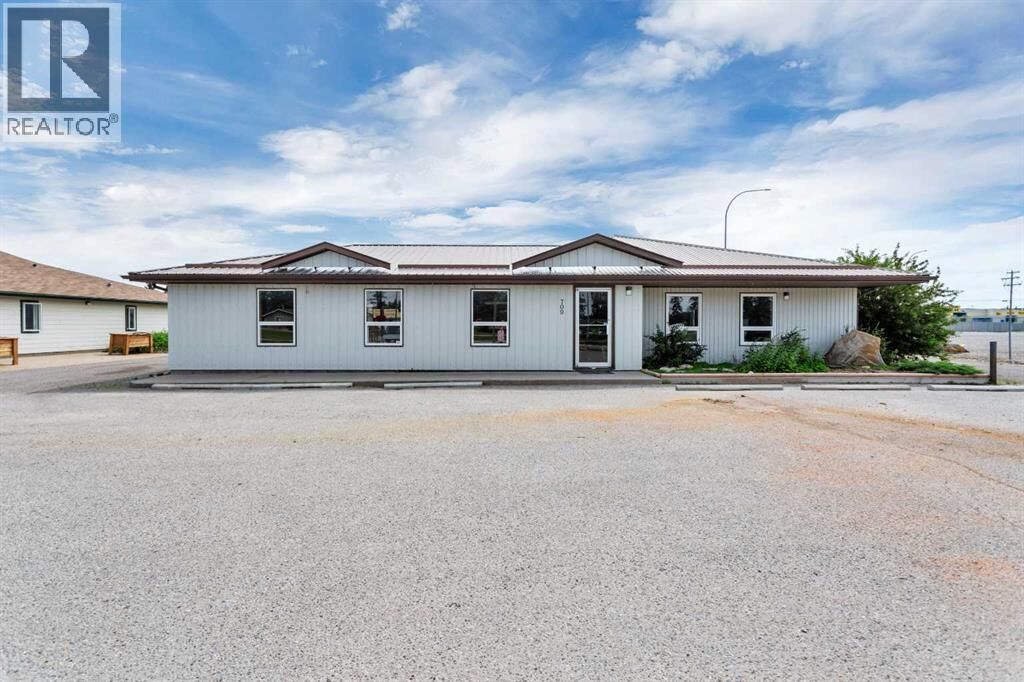 Property Photo:  709 Main Avenue West  AB T0M 1X0 