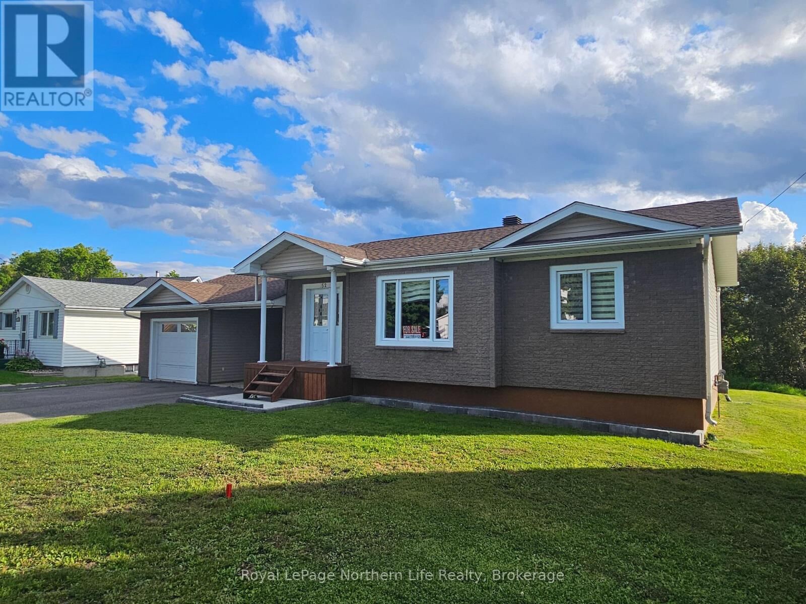 Property Photo:  152 Pine Street West  ON P0J 1P0 