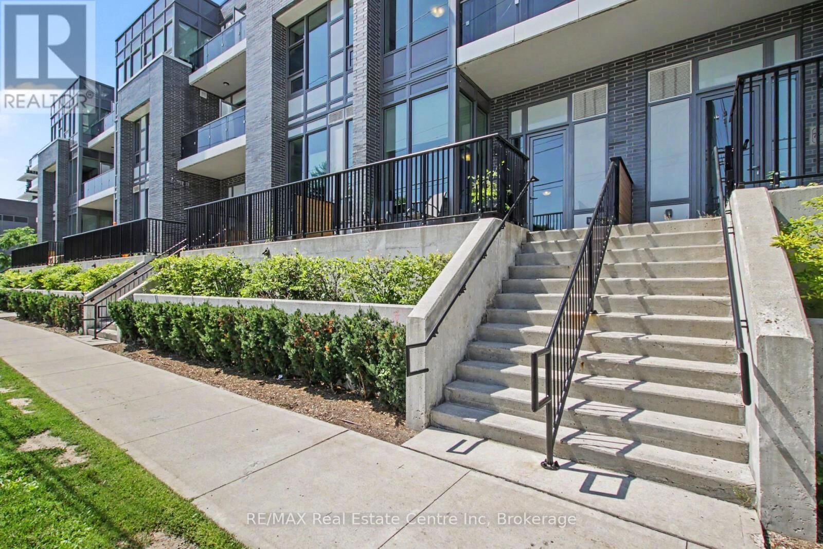 Property Photo: 73 Arthur Street South 102 ON N1E 0S6