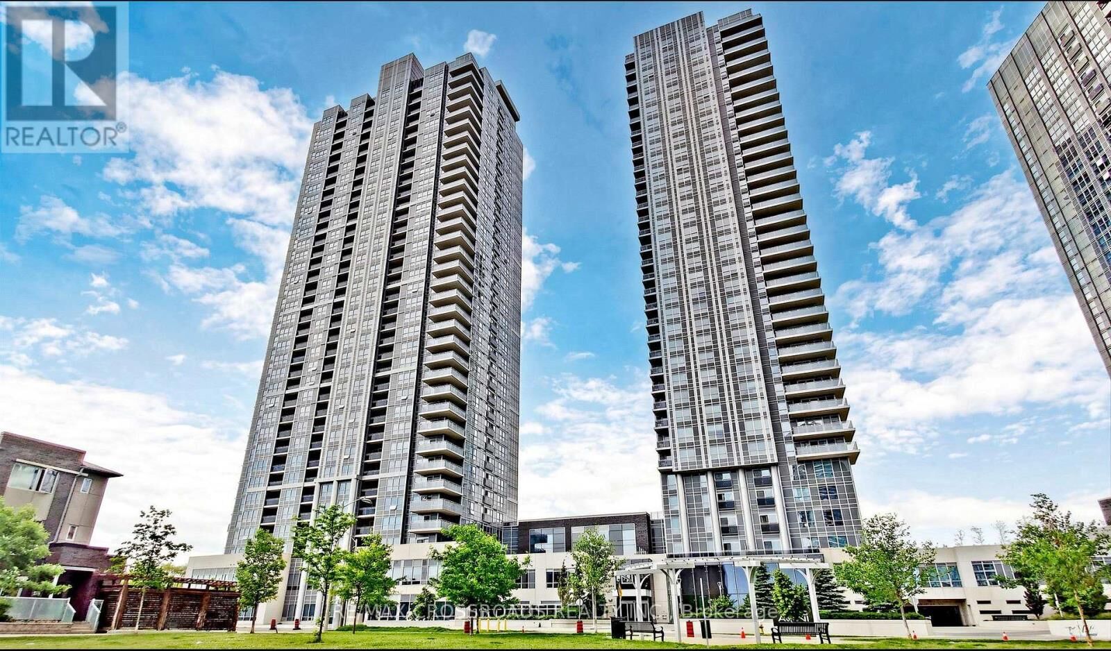 Property Photo:  275 Village Green Square 525  ON M1S 0L8 