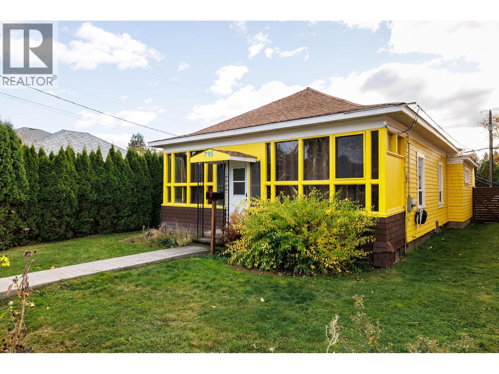 Property Photo: 795 Lawson Avenue BC V1Y 6S9