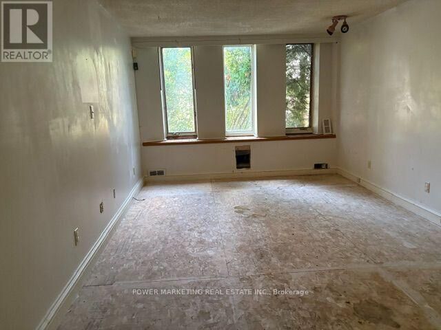 Property Photo:  35 Pinhey Street  ON K1Y 1T3 