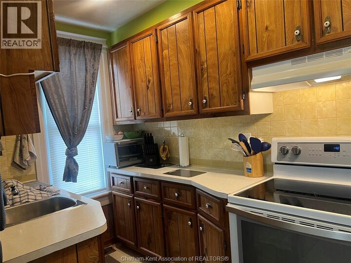 Property Photo:  92 Baxter Street  ON N7M 4P7 