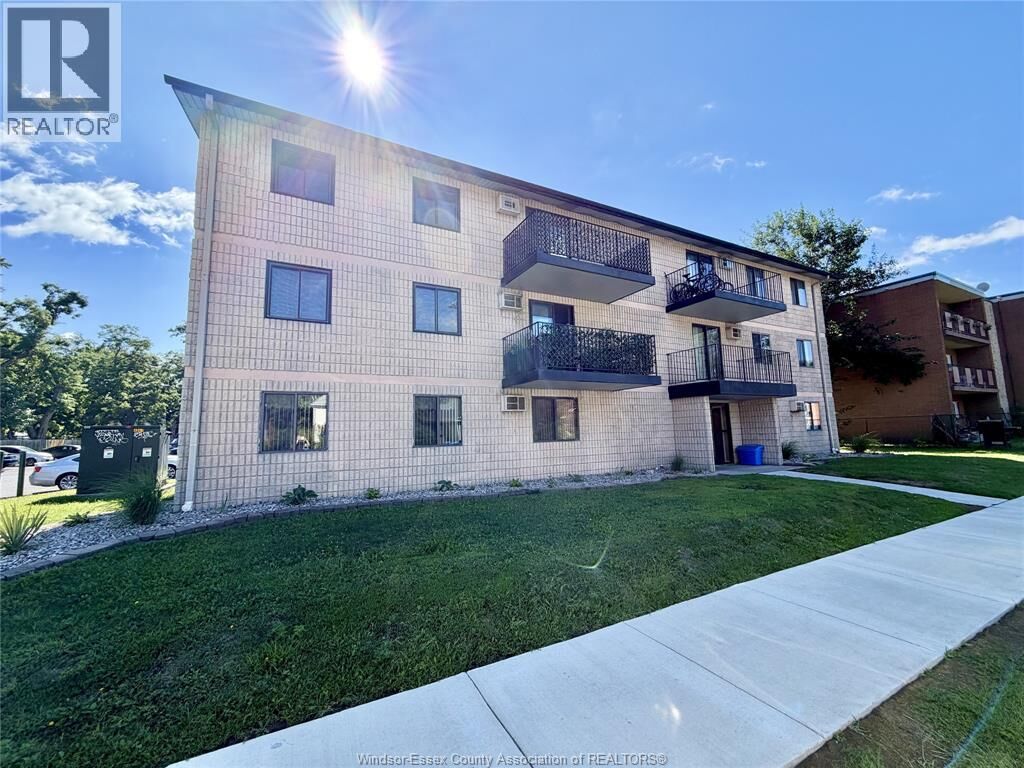 Property Photo:  3355 Sandwich 102  ON N9C 1B2 