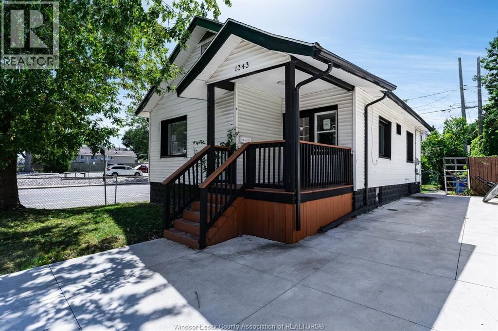 Property Photo:  1343 Lillian  ON N8X 4A4 
