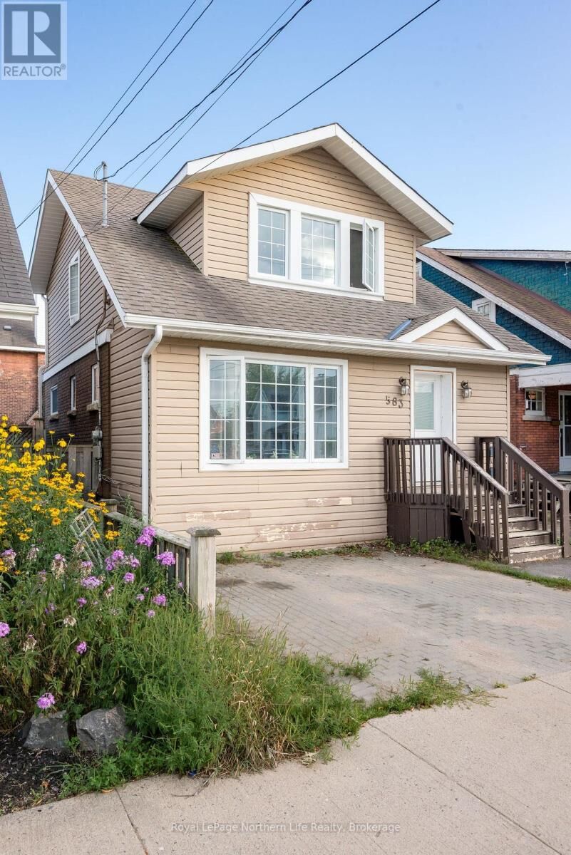 Property Photo:  583 Wyld Street  ON P1B 1Z8 
