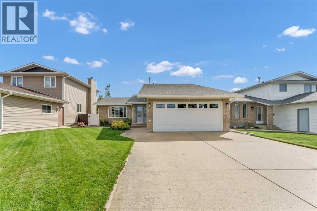 Property Photo:  29 Rice Drive Southeast  AB T1B 3X2 