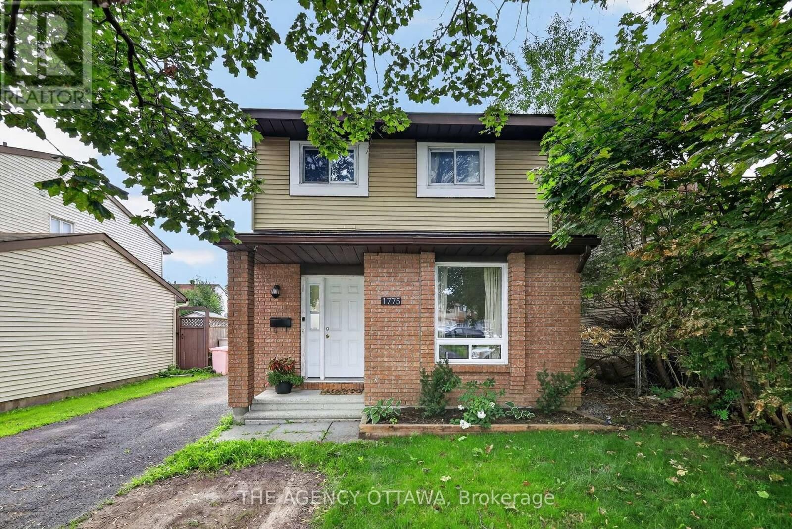 Property Photo: 1775 Stonehenge Crescent ON K1B 5K3