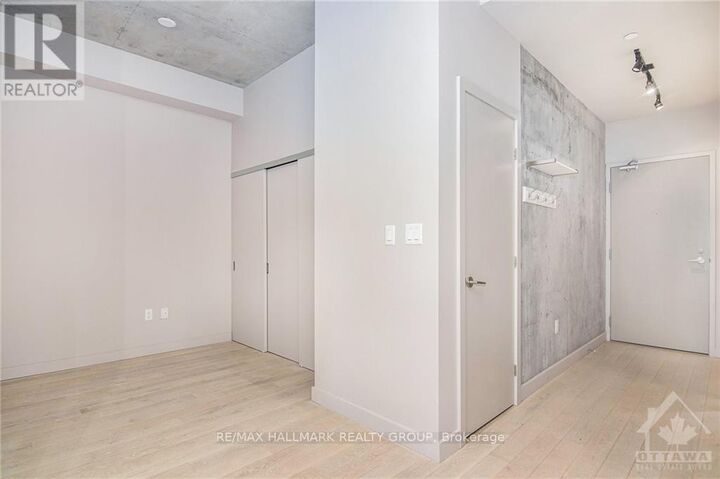 Property Photo: 224 Lyon Street 404 ON K1R 0C1