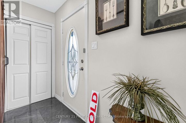 Property Photo: 138 Harding Crescent ON N6E 1G3