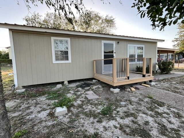 Property Photo: 209 N Second Avenue TX 78357