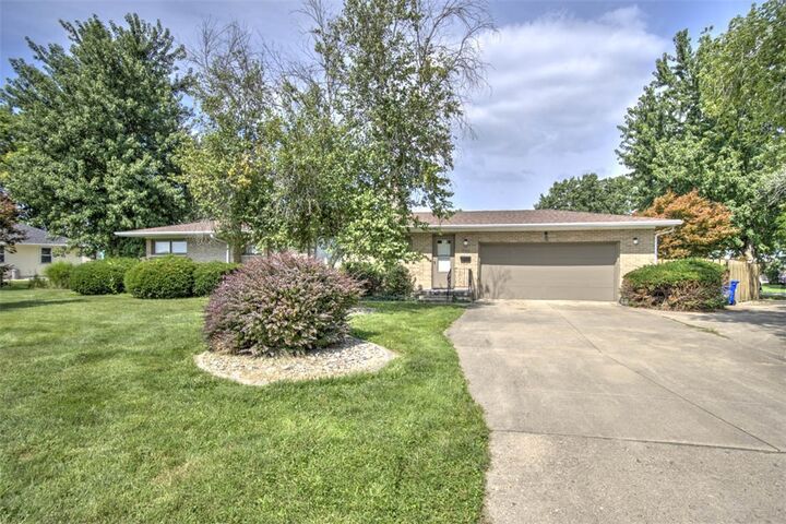 Property Photo:  333 N Country Club Road  IL 62521 