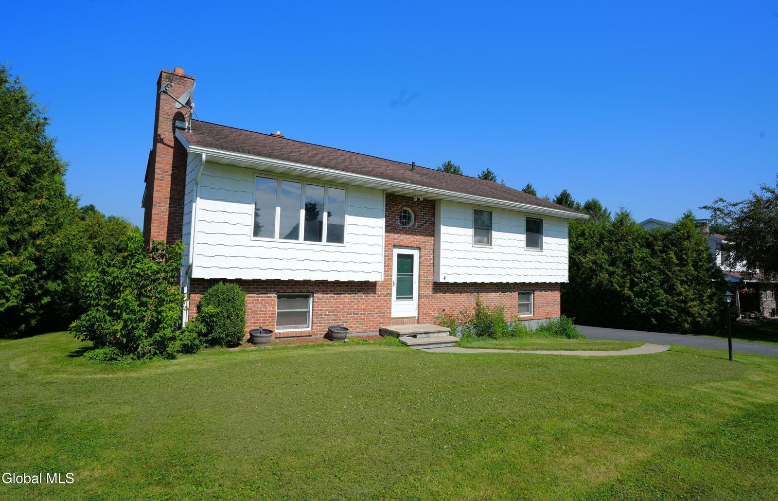 Property Photo:  4 Sylvia Lane  NY 12010 