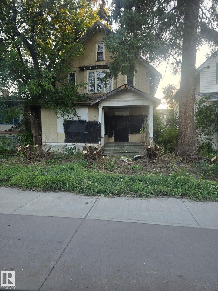 8526 106 Street NW — photo 1