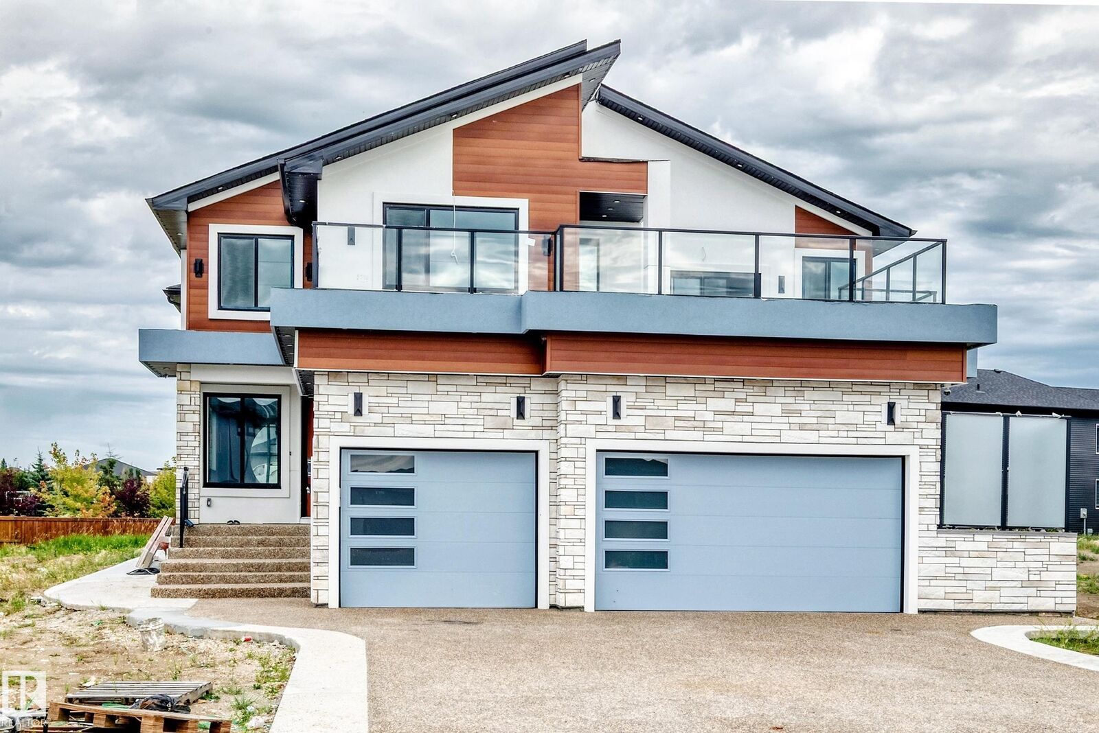 Property Photo:  6111 27 Street NE  AB T0C 2K0 