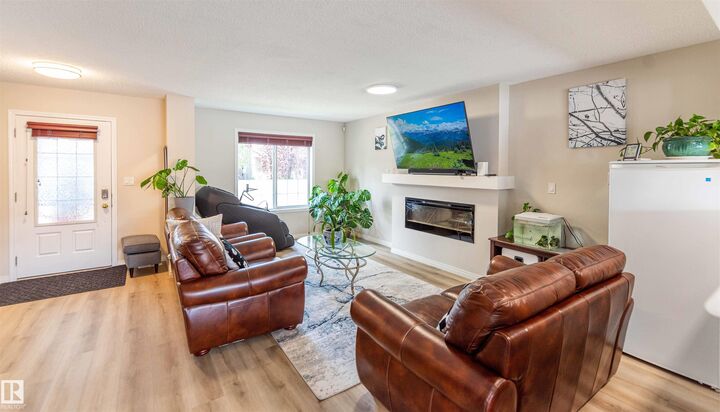 Property Photo:  8527 Ellis Link NW  AB T6M 0P5 