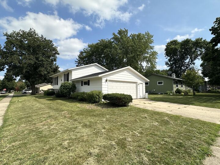 Property Photo: 854 16 1/2 Street SE MN 55904