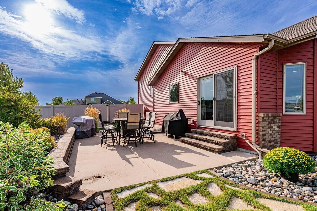 Property Photo: 1809 Pentland Street ND 58078