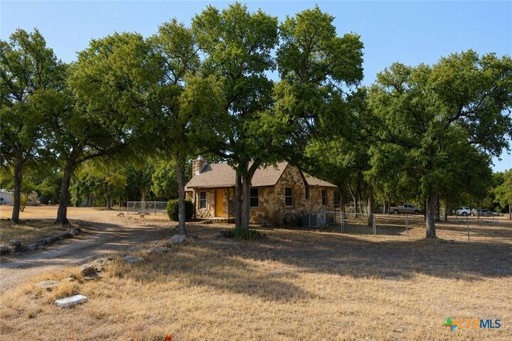 Property Photo: 1716 W Main Street TX 76528