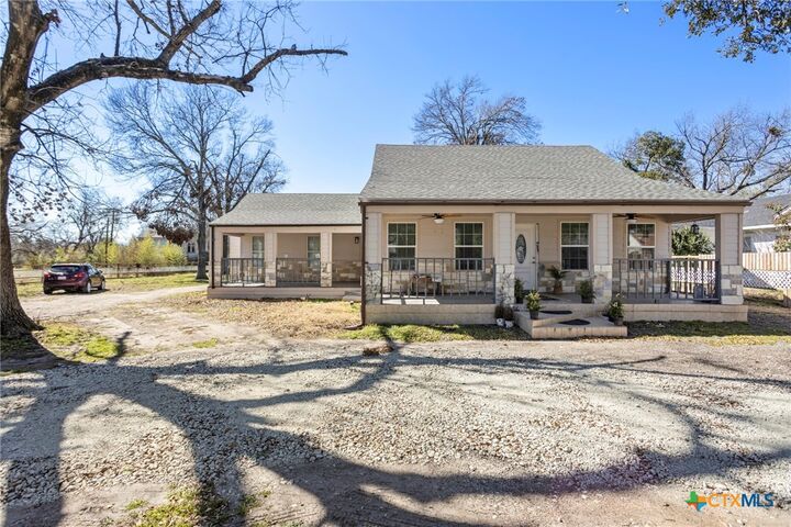 Property Photo:  811 Ward Street  TX 76661 