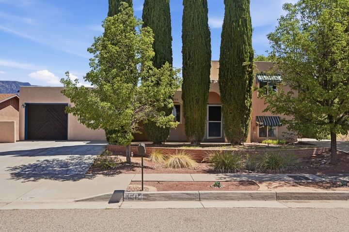 Property Photo:  5504 Cancelar Drive NE  NM 87111 