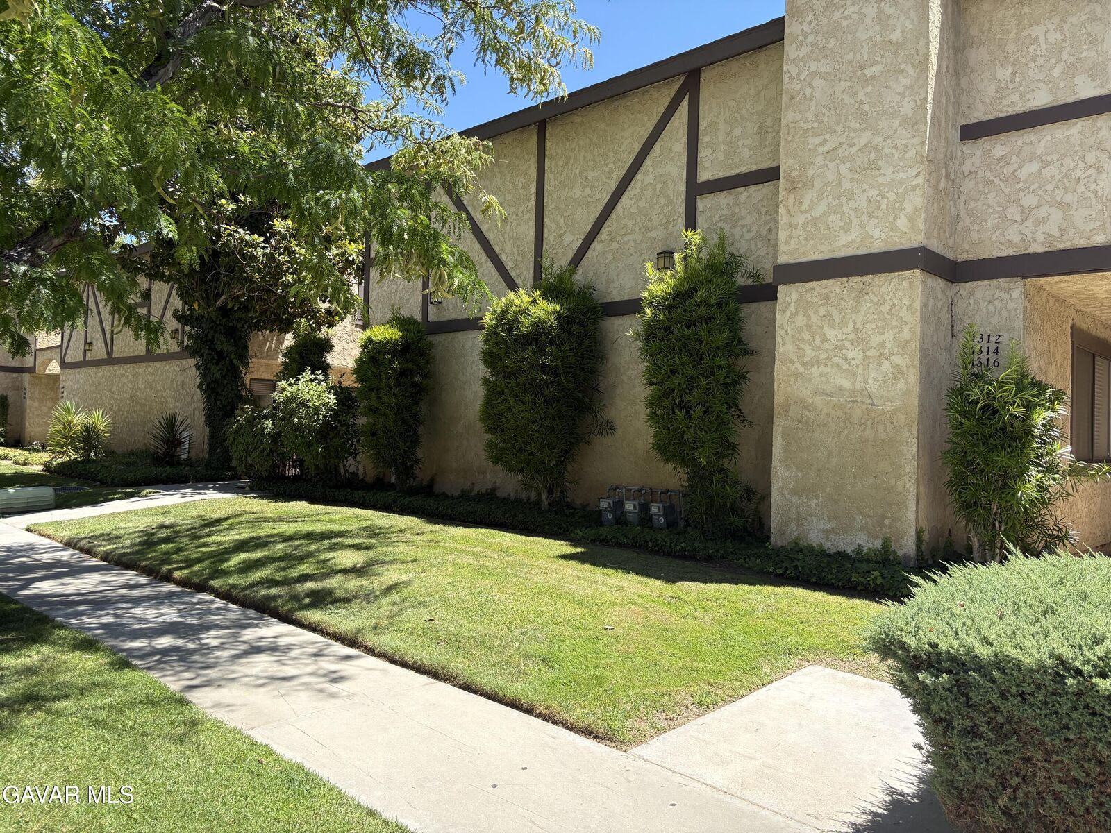 Property Photo:  1312 W Avenue J4  CA 93534 