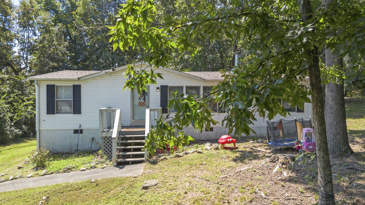 Property Photo:  210 W Meadows Lane NE  TN 37312 
