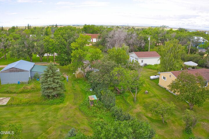 Property Photo: 307 Linda Street ND 58833
